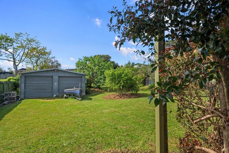 Photo of property in 25 Felgrove Street, Glendene, Auckland, 0602