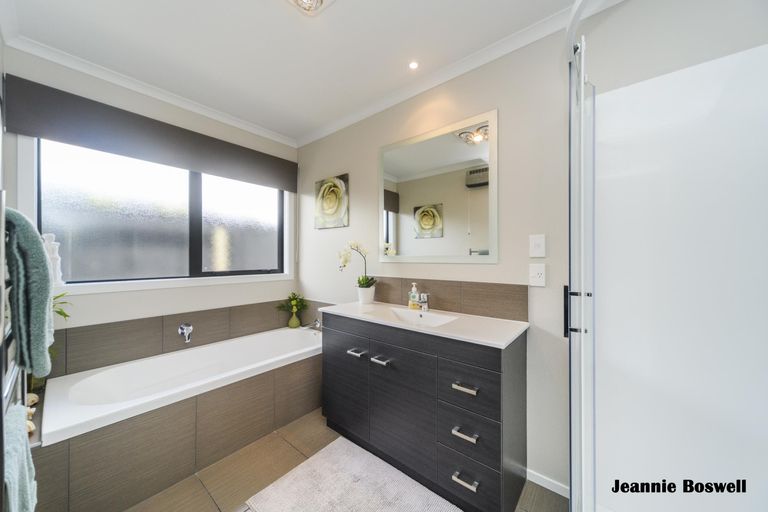 Photo of property in 9 Masefield Terrace, Kelvin Grove, Palmerston North, 4414