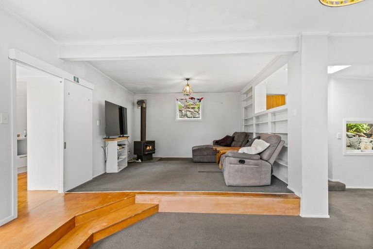 Photo of property in 2a Opou Road, Titirangi, Auckland, 0604