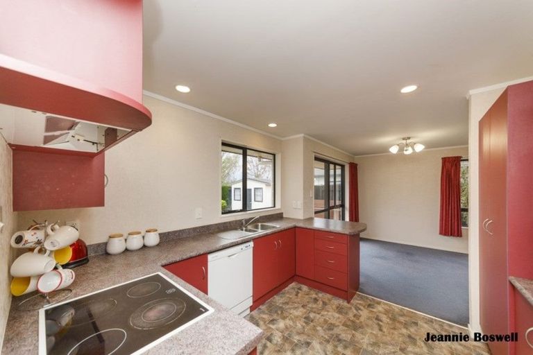 Photo of property in 20 Aspen Way, Kelvin Grove, Palmerston North, 4414