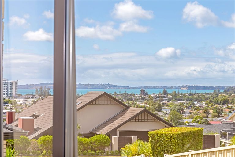 Photo of property in 66 Grovenor Drive, Orewa, 0931