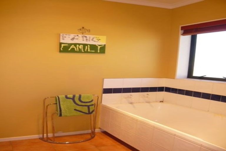 Photo of property in 7 Johnsfield Place, Rototuna, Hamilton, 3210