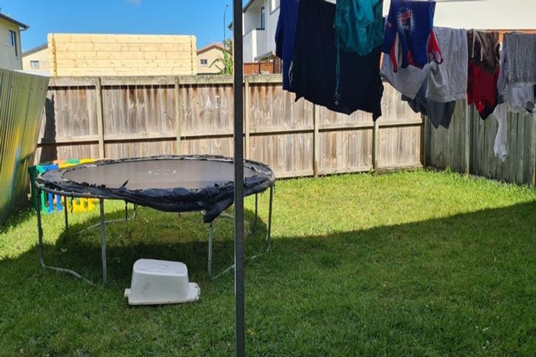 Photo of property in 3 Gina Avenue, Ranui, Auckland, 0612