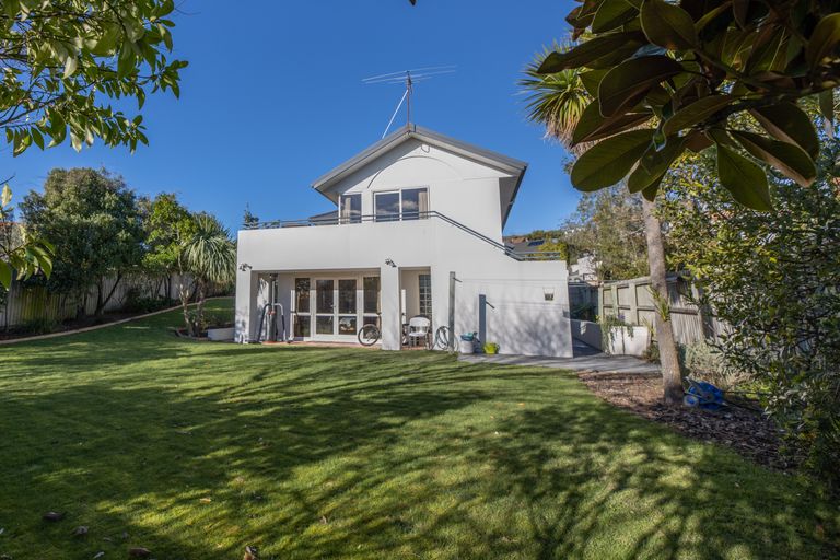 Photo of property in 6 Somerton Rise, Westmorland, Christchurch, 8025