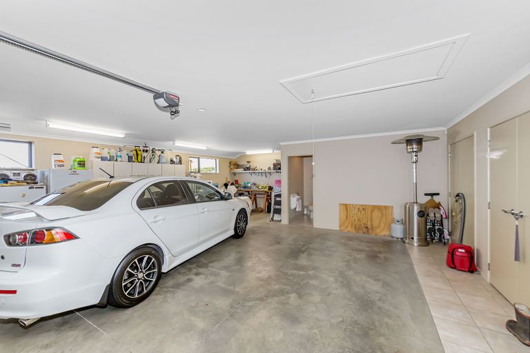 Photo of property in 66 Grovenor Drive, Orewa, 0931