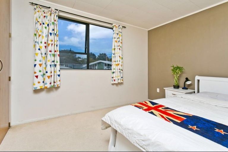 Photo of property in 3/70 Hogans Road, Glenfield, Auckland, 0629