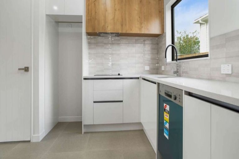 Photo of property in 5/4017 Great North Road, Glen Eden, Auckland, 0602