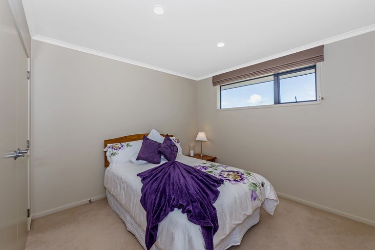 Photo of property in 66 Grovenor Drive, Orewa, 0931