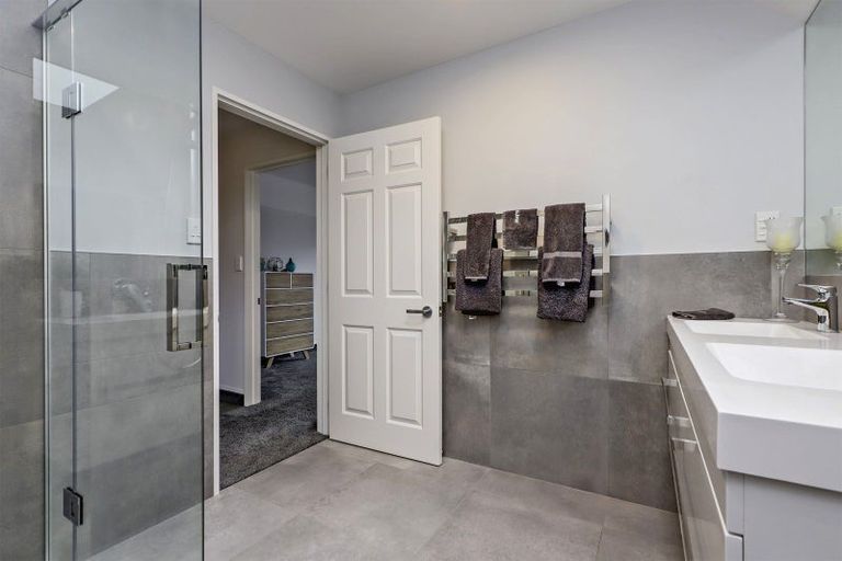 Photo of property in 15 Jacaranda Place, Greenmeadows, Napier, 4112