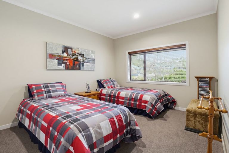 Photo of property in 71 Ruapehu Drive, Fitzherbert, Palmerston North, 4410