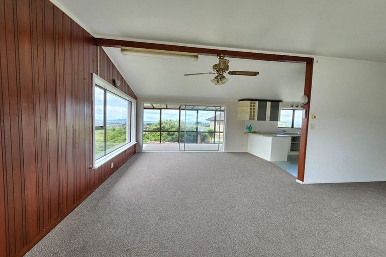 Photo of property in 619 Glenfield Road, Totara Vale, Auckland, 0629