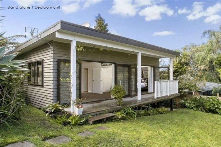 Photo of property in 26 Peter Terrace, Castor Bay, Auckland, 0620