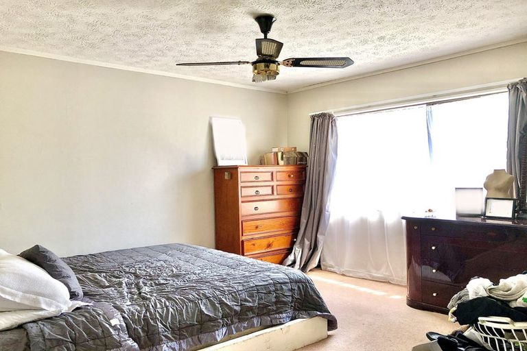 Photo of property in 2/19 Sandgate Avenue, Botany Downs, Auckland, 2010