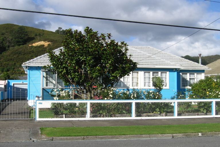 Photo of property in 18 Peck Street, Taita, Lower Hutt, 5011