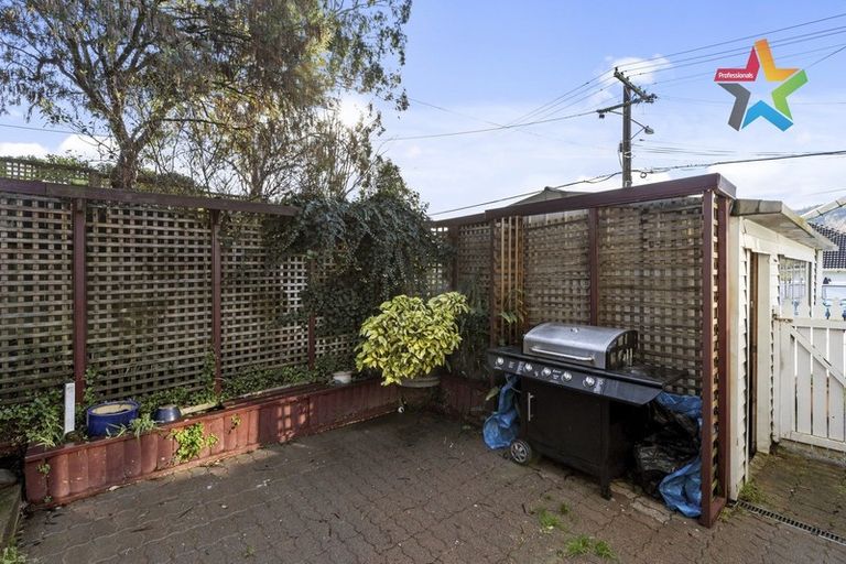 Photo of property in 5 Bird Grove, Stokes Valley, Lower Hutt, 5019