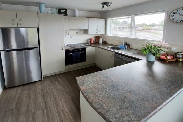 Photo of property in 345 Royal Road, Massey, Auckland, 0614