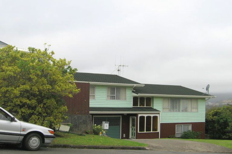 Photo of property in 4 Wadham Grove, Tawa, Wellington, 5028