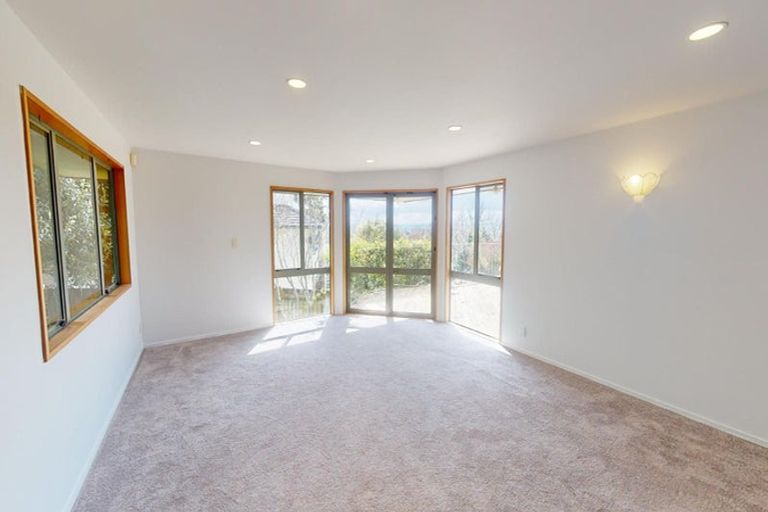 Photo of property in 34 Kilkenny Place, Fitzherbert, Palmerston North, 4410