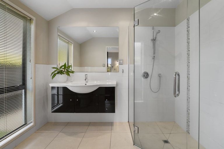 Photo of property in 39 Inverness Drive, Pyes Pa, Tauranga, 3112