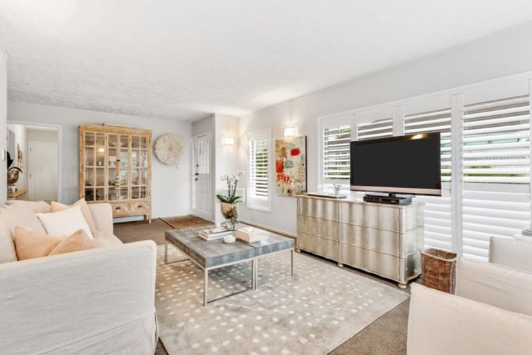 Photo of property in 1/32 Kitchener Road, Milford, Auckland, 0620