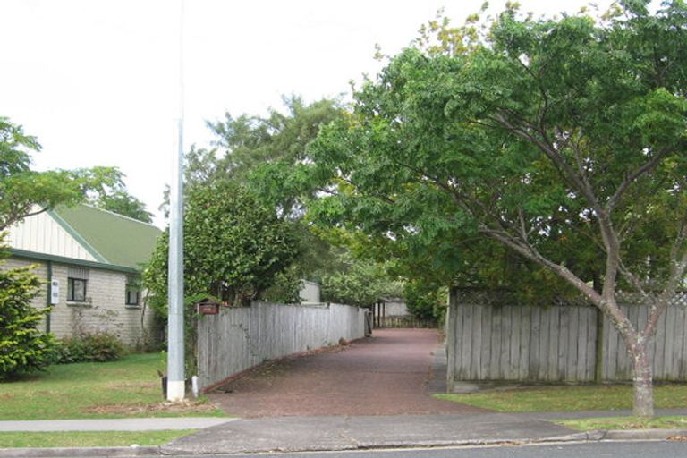 Photo of property in 104 Marina View Drive, West Harbour, Auckland, 0618