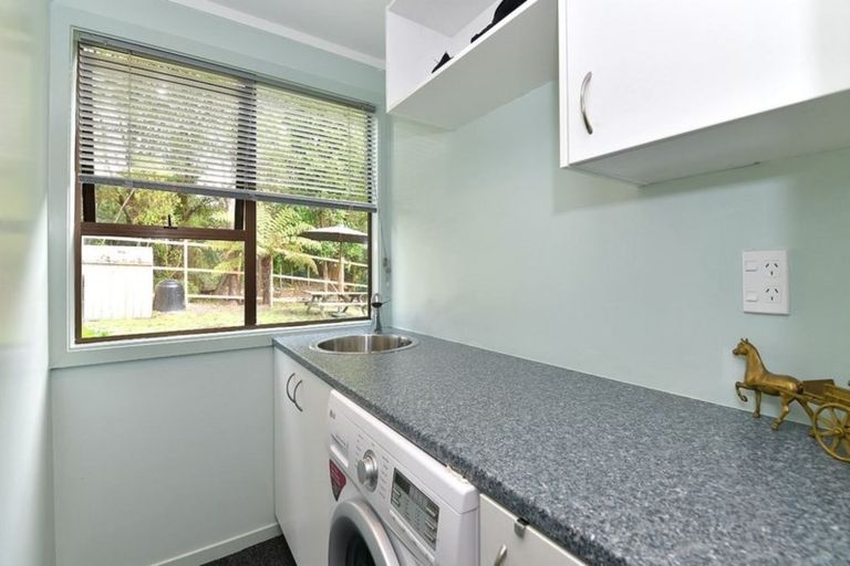 Photo of property in 25 Waiora Road, Stanmore Bay, Whangaparaoa, 0932