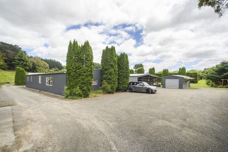Photo of property in 126 Turitea Road, Fitzherbert, Palmerston North, 4472