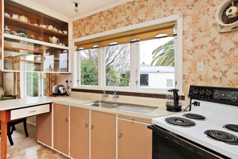 Photo of property in 12 Wyatt Avenue, Onekawa, Napier, 4110