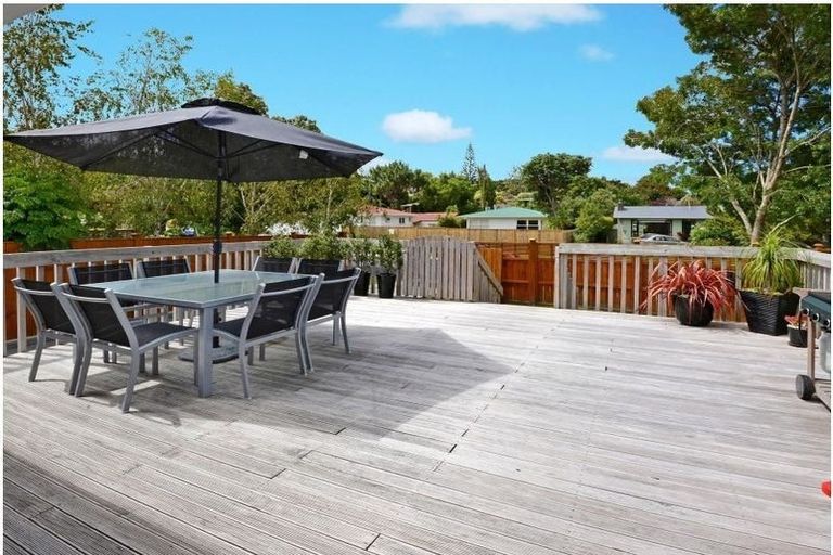 Photo of property in 26 Lynden Avenue, Hillcrest, Auckland, 0627