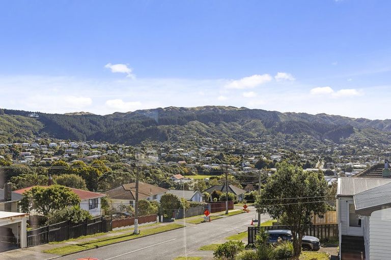 Photo of property in 93 Taylor Terrace, Tawa, Wellington, 5028
