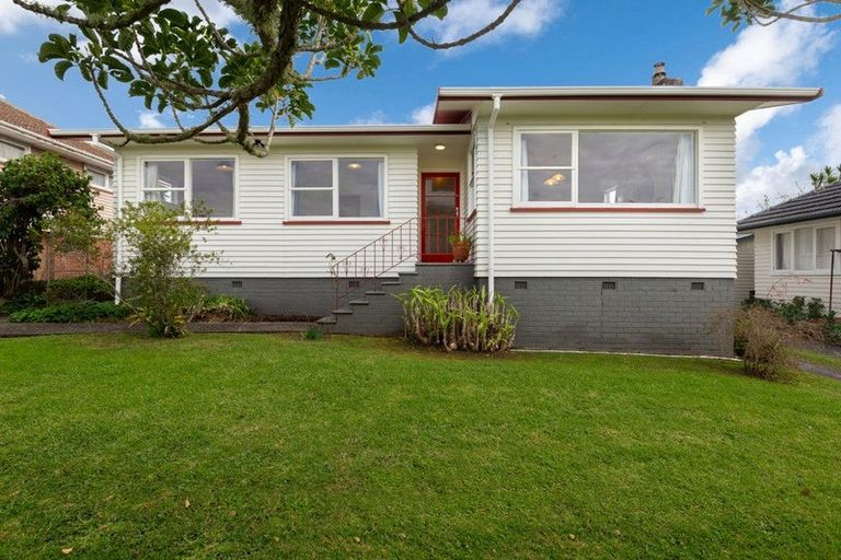 Photo of property in 10 Japonica Drive, Beach Haven, Auckland, 0626