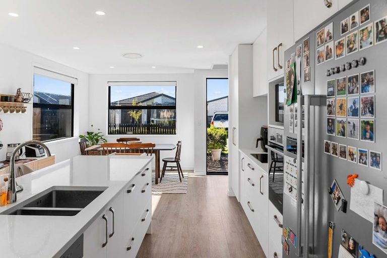 Photo of property in 11 Hinaki Street, Poike, Tauranga, 3112