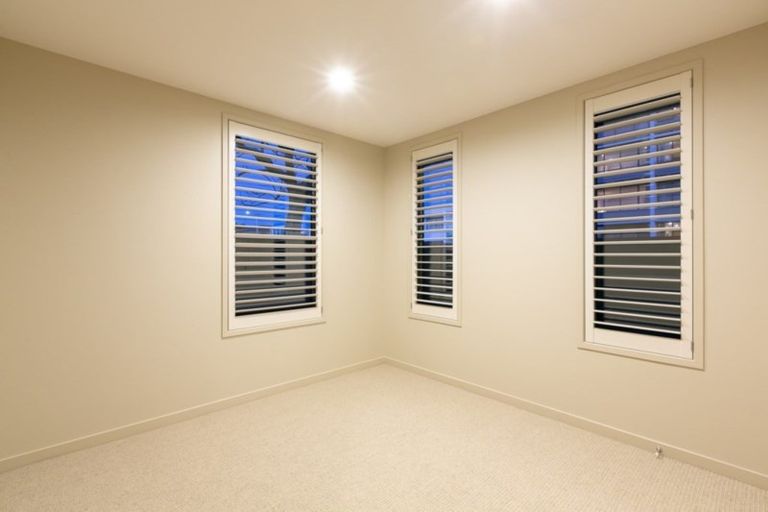 Photo of property in 14 Autere Street, Strandon, New Plymouth, 4312