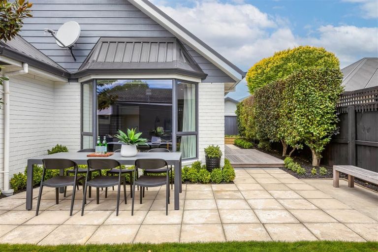 Photo of property in 2/18b Blighs Road, Strowan, Christchurch, 8052