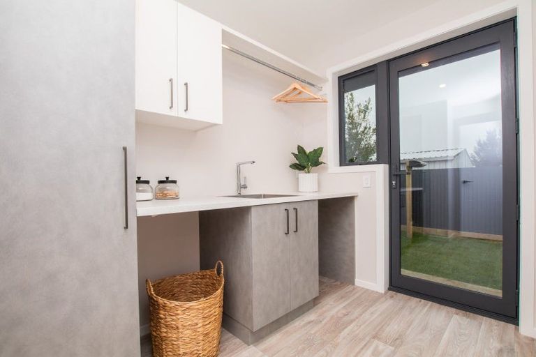 Photo of property in 18 Park Street, Winton, 9720