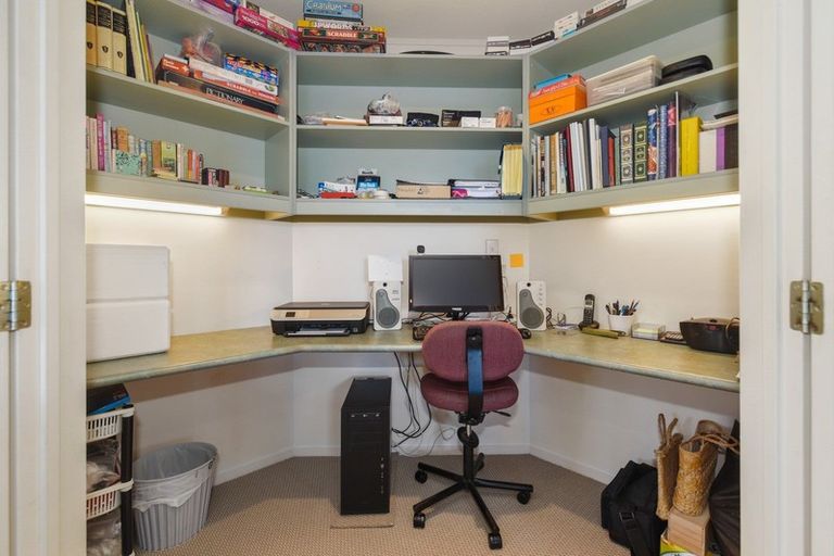 Photo of property in 10 Guernsey Place, Grandview Heights, Hamilton, 3200