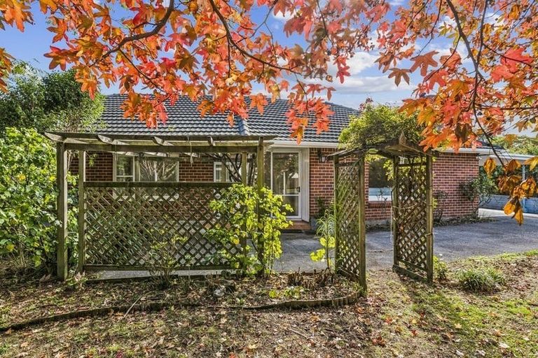 Photo of property in 6 Walton Avenue, Waikanae, 5036