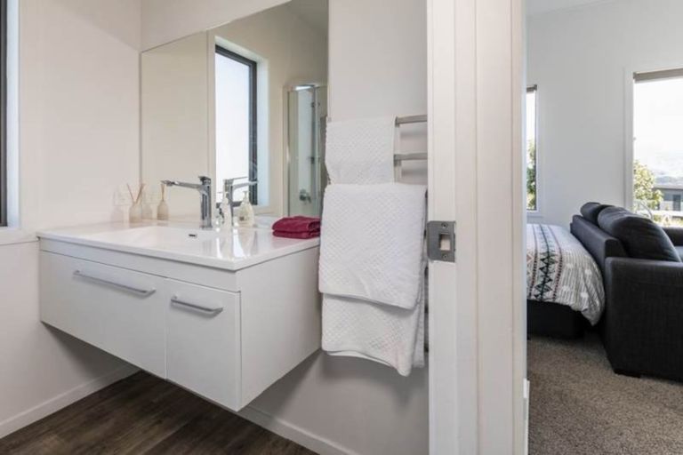 Photo of property in 80 Forest Heights, Wanaka, 9305