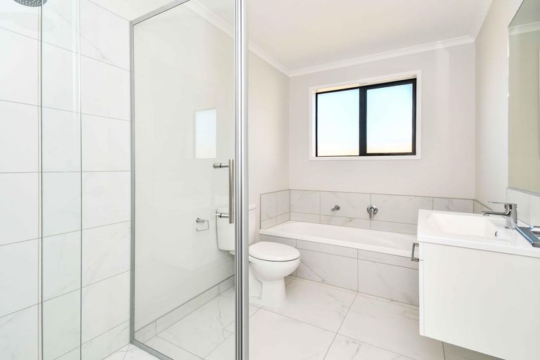 Photo of property in 32 Korowhiti Road, Clarks Beach, 2122