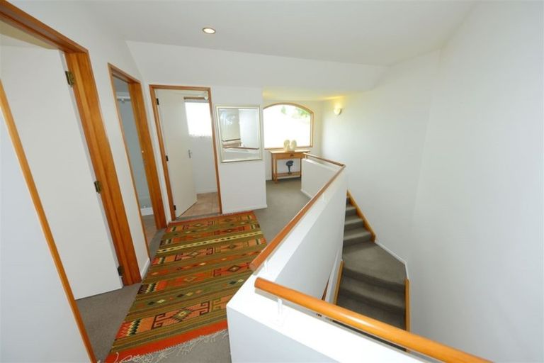 Photo of property in 16 Huntingdon Place, Avonhead, Christchurch, 8042