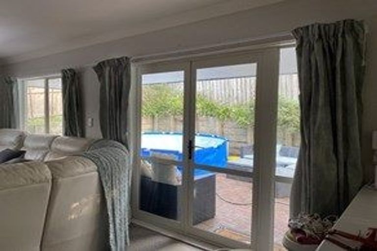 Photo of property in 1/15 Roys Road, Weymouth, Auckland, 2103