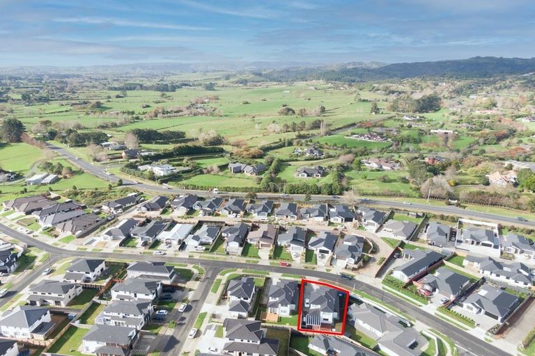 Photo of property in 76 Twin Parks Rise, Papakura, 2110