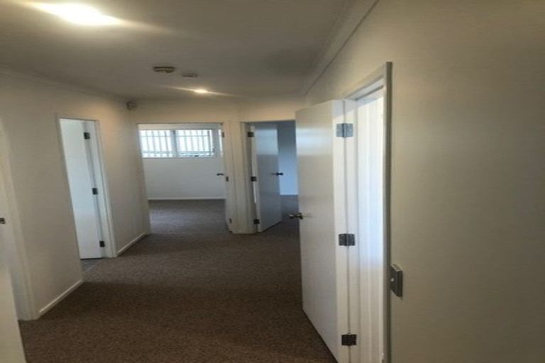 Photo of property in 11 Whitshire Mews, Massey, Auckland, 0614