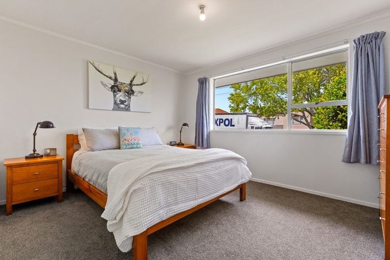 Photo of property in 1/56 Sunnynook Road, Sunnynook, Auckland, 0620