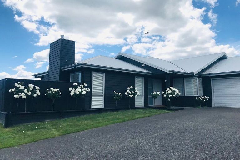 Photo of property in 32 Owhatiura Drive, Lynmore, Rotorua, 3010