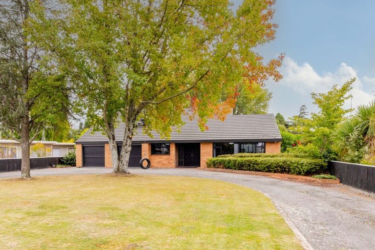 Photo of property in 19 Francis Drake Street, Waipukurau, 4200