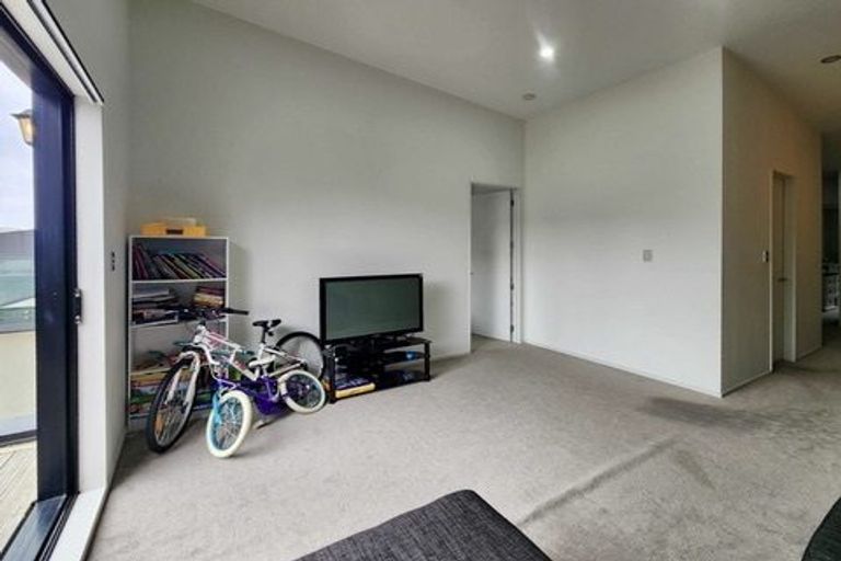 Photo of property in 8b Carlos Drive, Flat Bush, Auckland, 2016