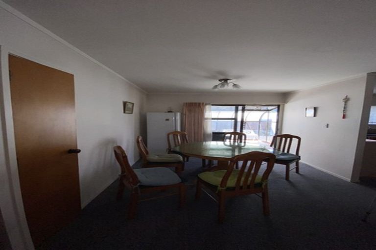 Photo of property in 1/64 Aviemore Drive, Highland Park, Auckland, 2010