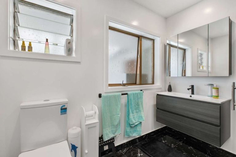 Photo of property in 65 Sandspit Road, Waiuku, 2123