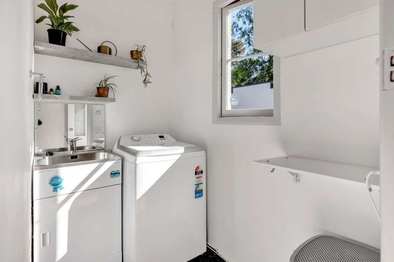 Photo of property in 5 Rangitira Avenue, Palmerston North, 4414